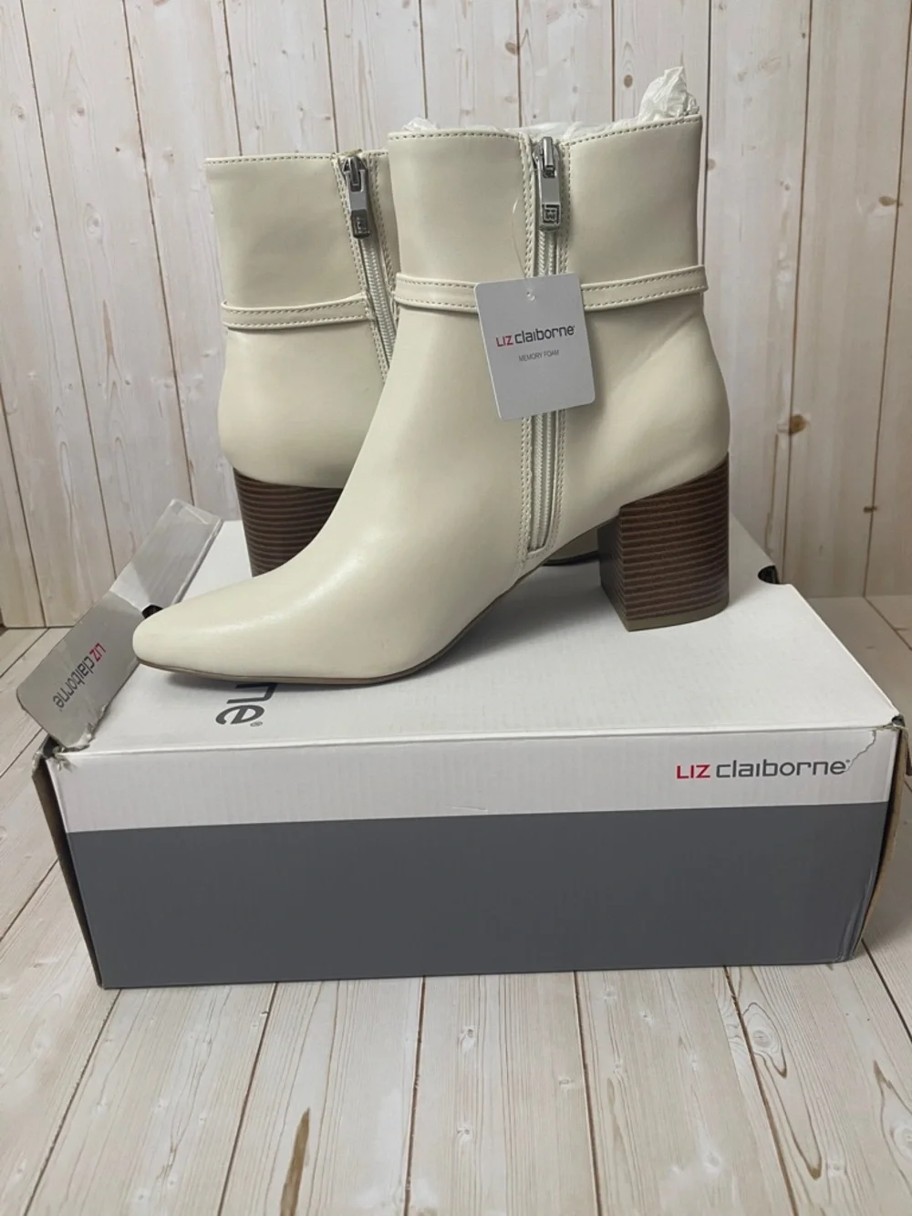 Liz Claiborne Tudor Cream Pointed Toe Ankle Booties with Stacked Heel Size 9.5